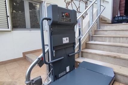 Vanjska invalidska platforma - Okrug Gornji